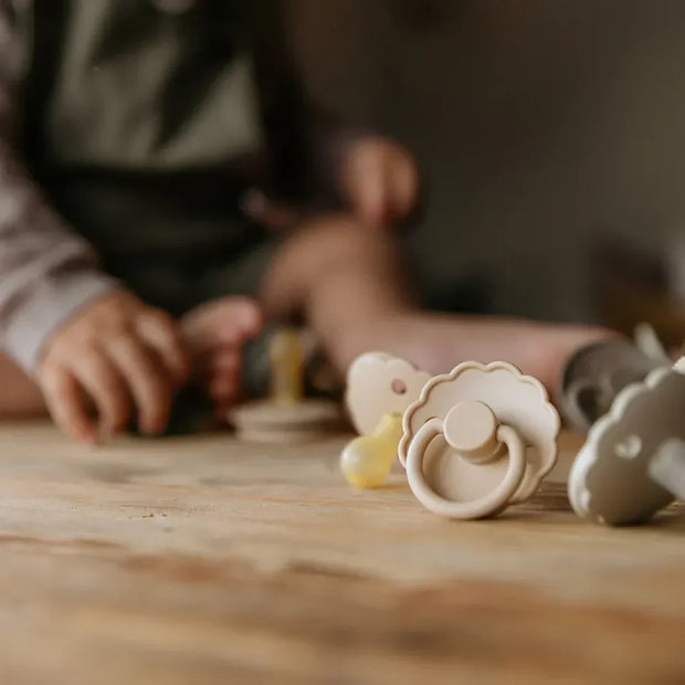 FRIGG Daisy Pacifier - Sandstone